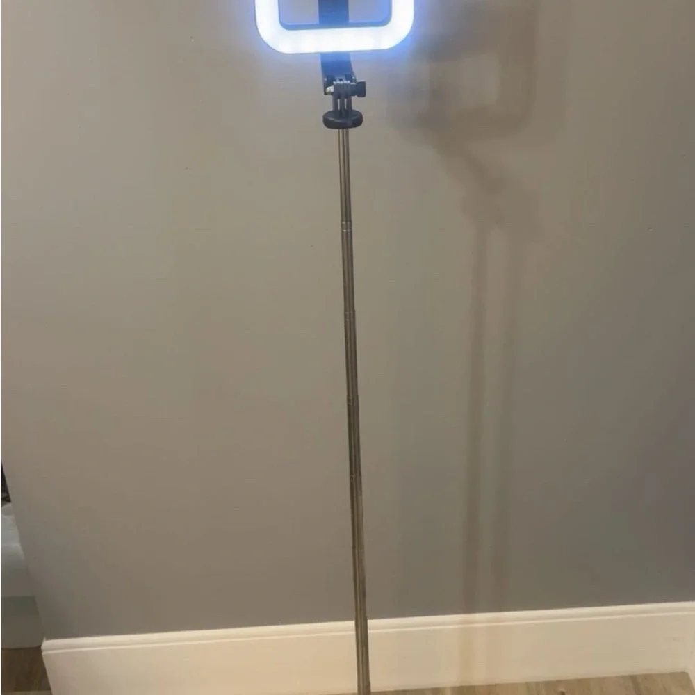 Silver and Black Adjustable Flash Stand with Ring Light